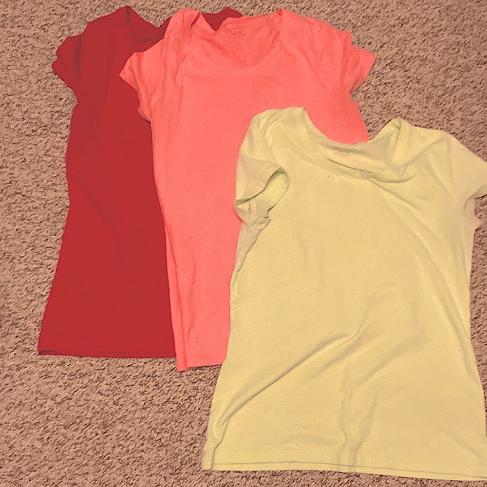 3 t-shirts juniors/womens.